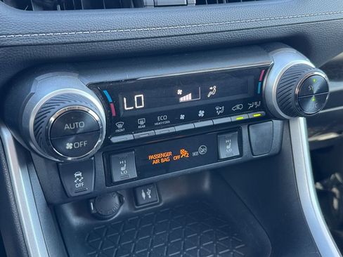 Certified 2019 Toyota RAV4 XLE w/ Convenience Package AWD/4WD image 23