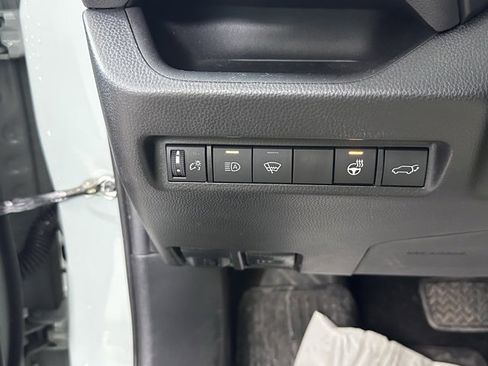 Used 2020 Toyota RAV4 XLE Premium image 21