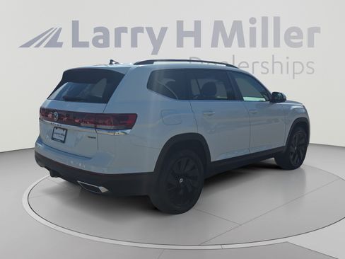 Used 2024 Volkswagen Atlas SE w/ Black Wheel Package AWD/4WD image 5