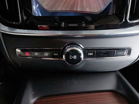 Certified 2025 Volvo V60 B5 Cross Country Plus AWD/4WD image 15
