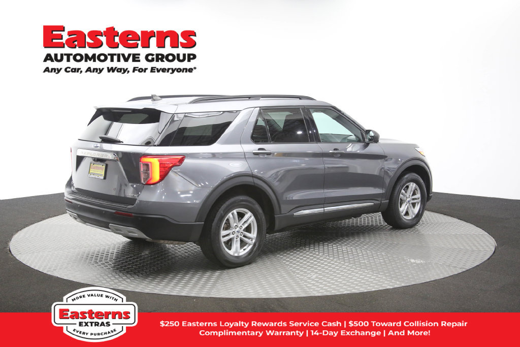 Used 2023 Ford Explorer XLT w/ Equipment Group 202A AWD/4WD image 43