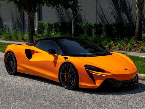 Used 2025 McLaren Artura Spider RWD image 15