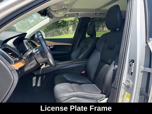 Used 2021 Volvo XC90 T6 Momentum w/ Climate Package AWD/4WD image 11