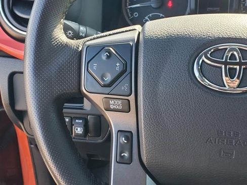 Used 2017 Toyota Tacoma TRD Sport AWD/4WD image 22