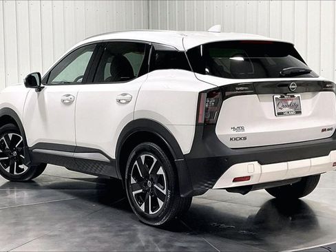 Used 2025 Nissan Kicks SR AWD/4WD image 12
