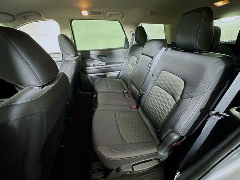 Used 2024 Nissan Pathfinder SV FWD image 23