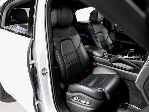 Used 2020 Porsche Cayenne S image 25