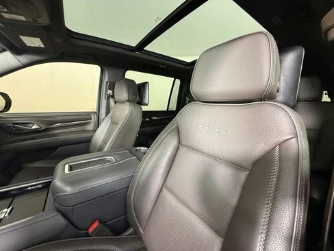 Used 2023 GMC Yukon XL Denali RWD image 16