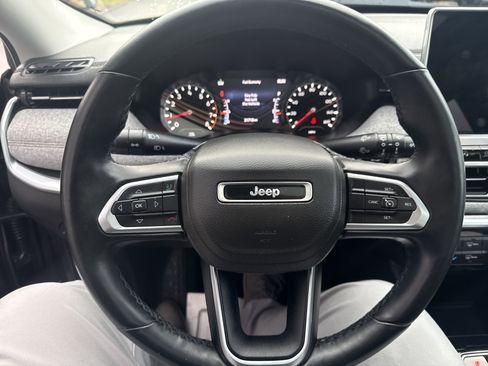 Used 2022 Jeep Compass Latitude w/ Sun and Sound Group image 17