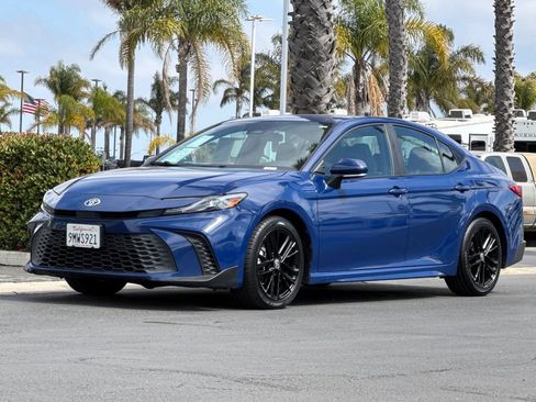 Used 2025 Toyota Camry SE FWD image 8