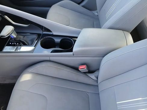 Used 2021 Hyundai Elantra Blue image 6