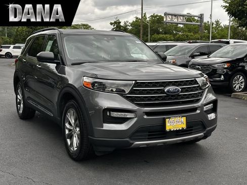 Certified 2022 Ford Explorer XLT w/ Equipment Group 202A AWD/4WD image 1