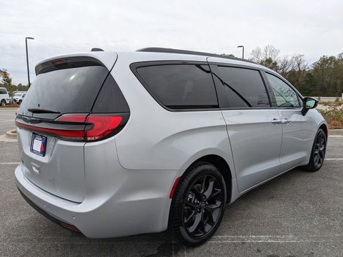 Certified 2026 Chrysler Pacifica Select w/ S Appearance Package image 20