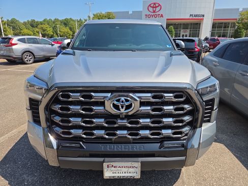 Used 2024 Toyota Tundra Platinum AWD/4WD image 8