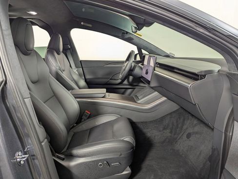 Used 2024 Tesla Model X image 31