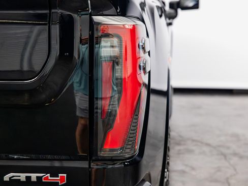 Used 2025 GMC Sierra 2500 AT4 w/ AT4 Premium Plus Package image 19