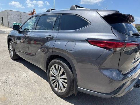 Used 2022 Toyota Highlander Platinum AWD/4WD image 8