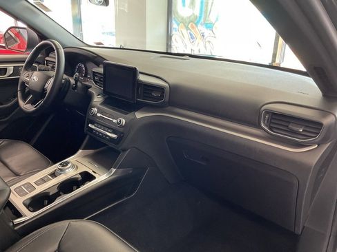 Used 2020 Ford Explorer XLT w/ Equipment Group 202A image 16