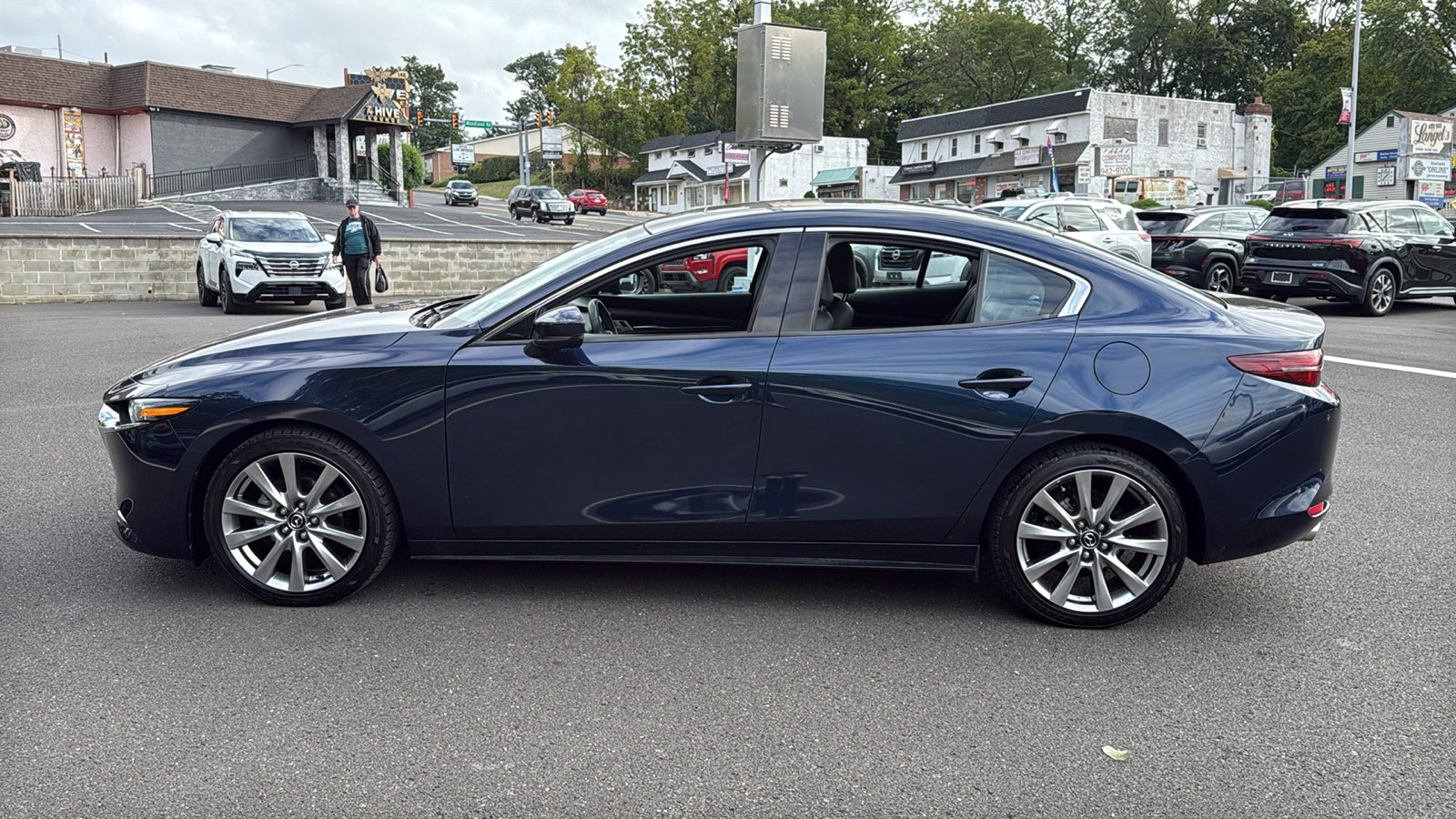 Used 2020 MAZDA MAZDA3 Sedan w/ Premium Package FWD image 4