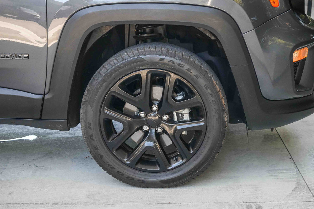 Used 2023 Jeep Renegade Altitude AWD/4WD image 11