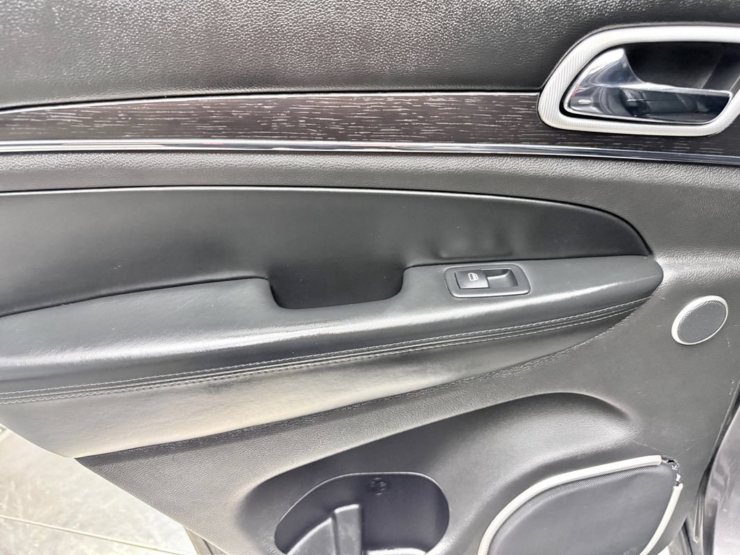 Used 2018 Jeep Grand Cherokee Summit AWD/4WD image 16