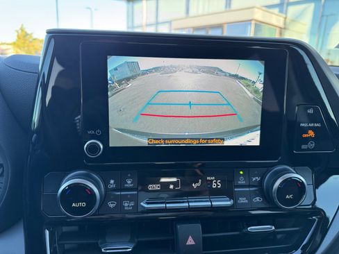 Used 2024 Toyota Highlander LE image 29