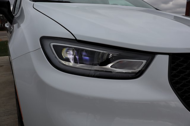 New 2026 Chrysler Pacifica Select AWD/4WD image 4
