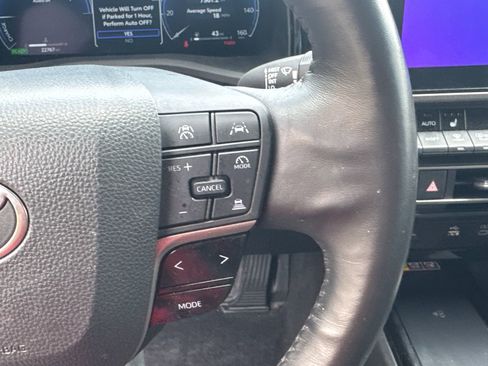 Used 2025 Toyota Camry XLE FWD image 26