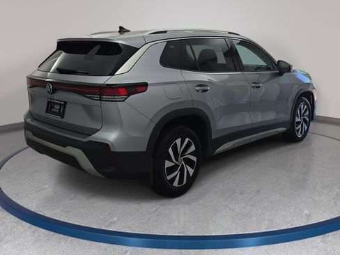 Used 2025 Volkswagen Tiguan S image 5