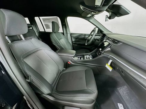 New 2026 Jeep Grand Cherokee Laredo AWD/4WD image 32