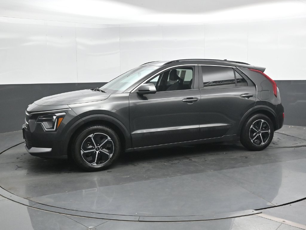 Used 2025 Kia Niro LX FWD image 7