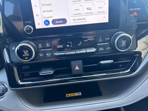 Used 2023 Toyota Highlander XLE FWD image 18