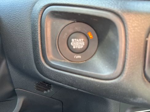 Used 2024 Jeep Wrangler Unlimited AWD/4WD image 22