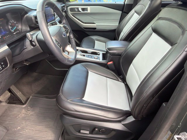 Used 2024 Ford Explorer XLT w/ Equipment Group 202A AWD/4WD image 26