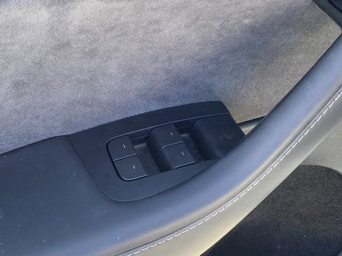 Used 2022 Tesla Model Y Long Range image 8