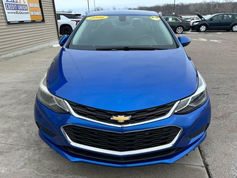 Used 2016 Chevrolet Cruze LT w/ Convenience Package image 2