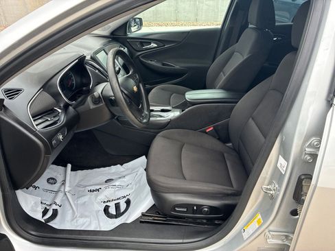 Used 2018 Chevrolet Malibu LT FWD image 12