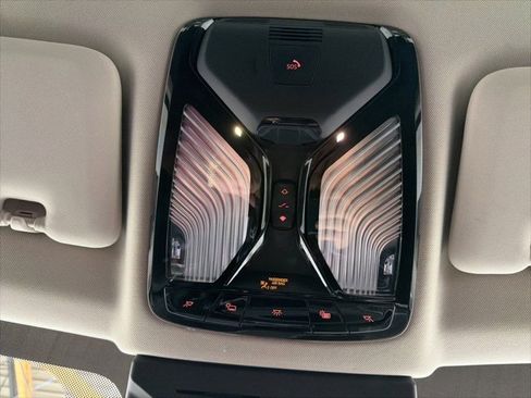 Used 2024 BMW X7 xDrive40i image 32