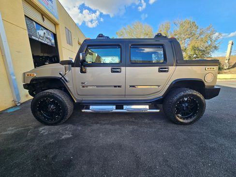 Used 2005 HUMMER H2 SUT w/ Preferred Equipment Group AWD/4WD image 3