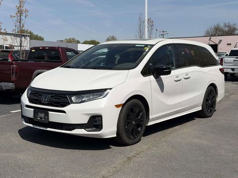 Used 2025 Honda Odyssey Sport-L image 4