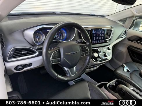 Used 2020 Chrysler Pacifica Touring-L Plus w/ Advanced Safetytec Group FWD image 3