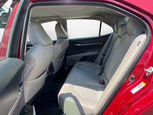 Used 2018 Toyota Camry SE w/ Moonroof Package FWD image 15