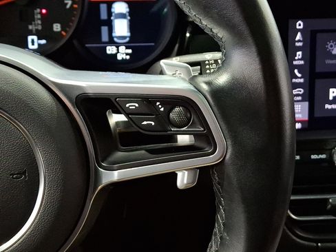 Used 2021 Porsche Macan image 22