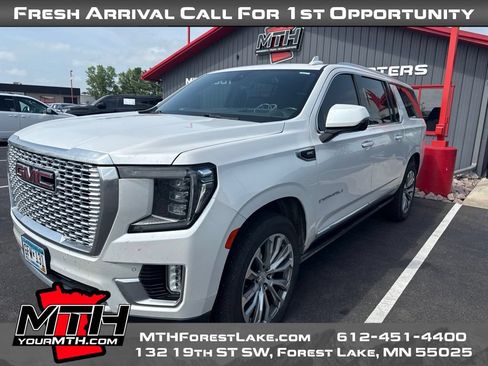 Used 2021 GMC Yukon XL Denali w/ Denali Premium Package AWD/4WD image 3