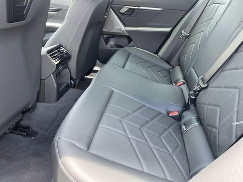 New 2026 BMW i5 eDrive40 w/ Premium Package RWD image 17