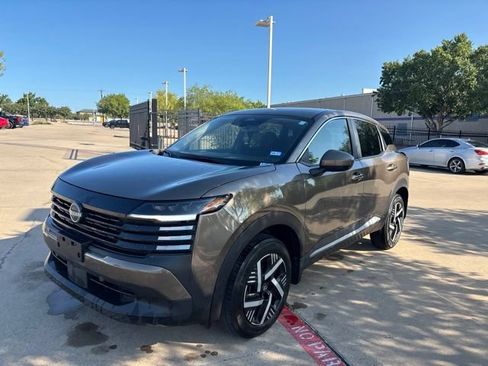 Used 2025 Nissan Kicks SV w/ Interior Electronics Package FWD image 1