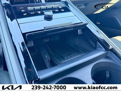 Used 2025 Porsche Panamera 4 image 31