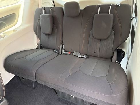Used 2020 Chrysler Pacifica Touring w/ Advanced Safetytec Group FWD image 20