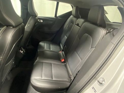 Used 2025 Volvo XC40 B5 Core image 14