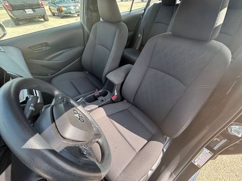 Used 2025 Toyota Corolla LE FWD image 29